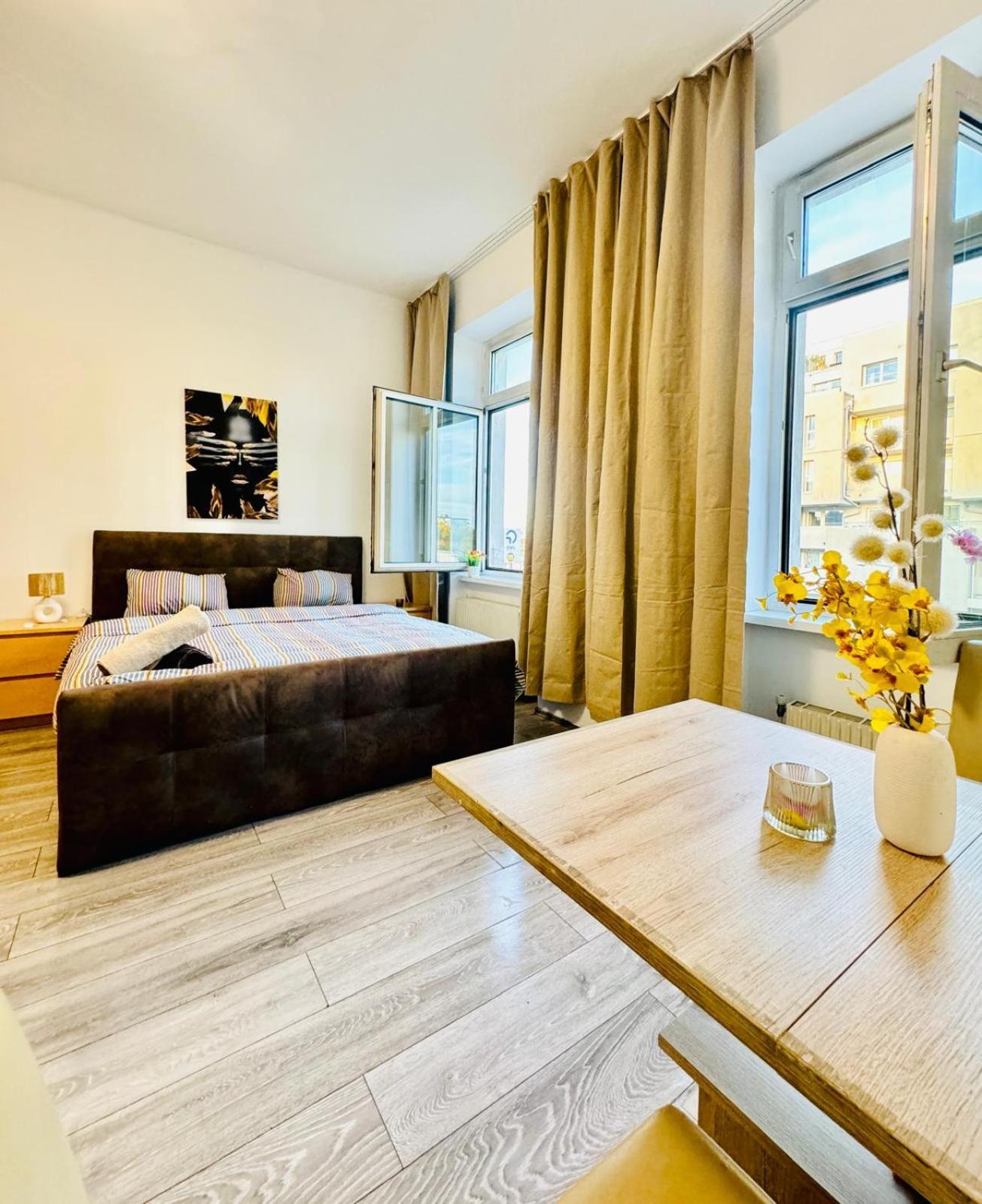 3br For 9p, 10min To Fac Platz Apartment Wien