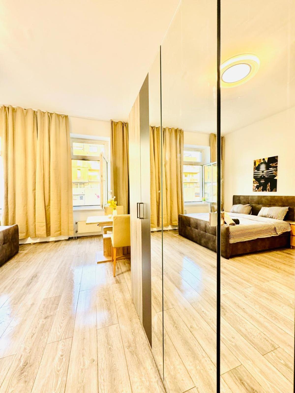3br For 9p, 10min To Fac Platz Apartment Wien