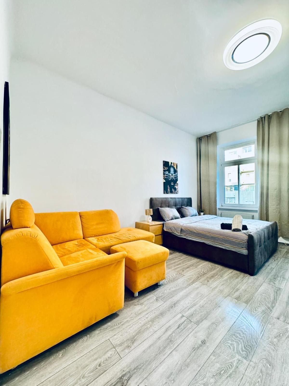 3br For 9p, 10min To Fac Platz Apartment Wien