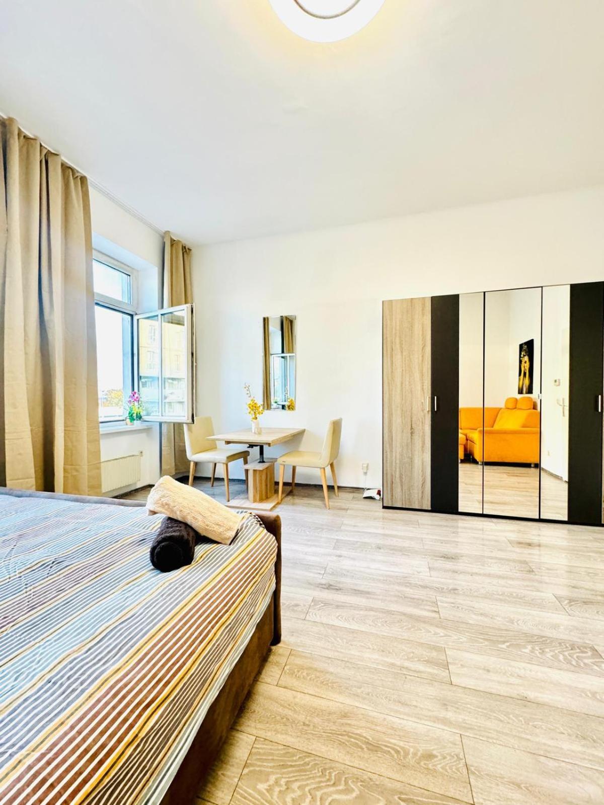 3br For 9p, 10min To Fac Platz Apartment Wien